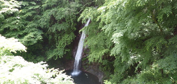 秩父華厳の滝　へ