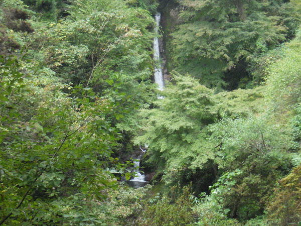 秩父華厳の滝　へ