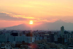 夕日と富士山　へ