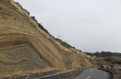 地層大切断面　へ
