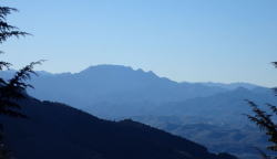 両神山　遠望　へ