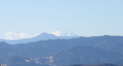 見晴らしの丘では富士山　へ