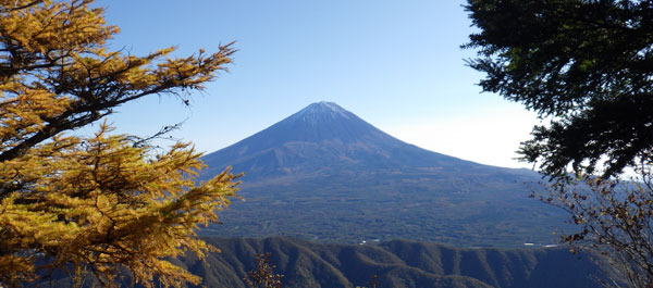 御坂山塊　十二ヶ岳からの富士山　へ