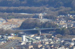 鐘撞堂山からの川の博物館　へ